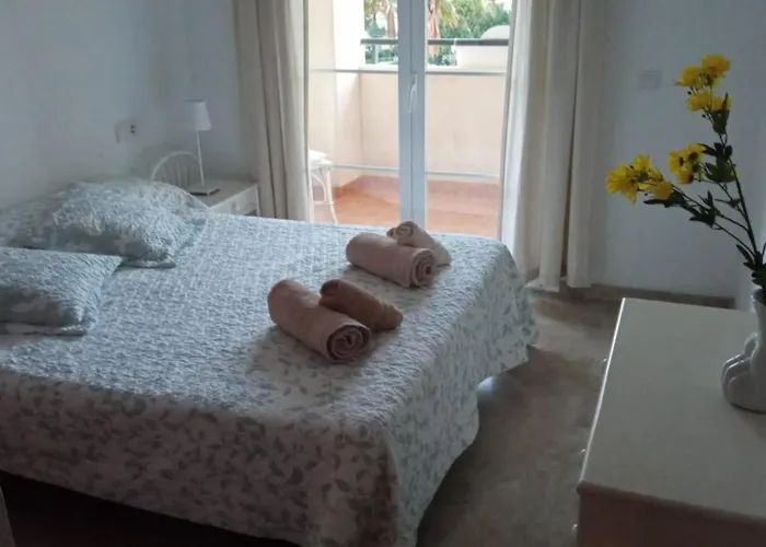 2-bed In Port إِستيبونا